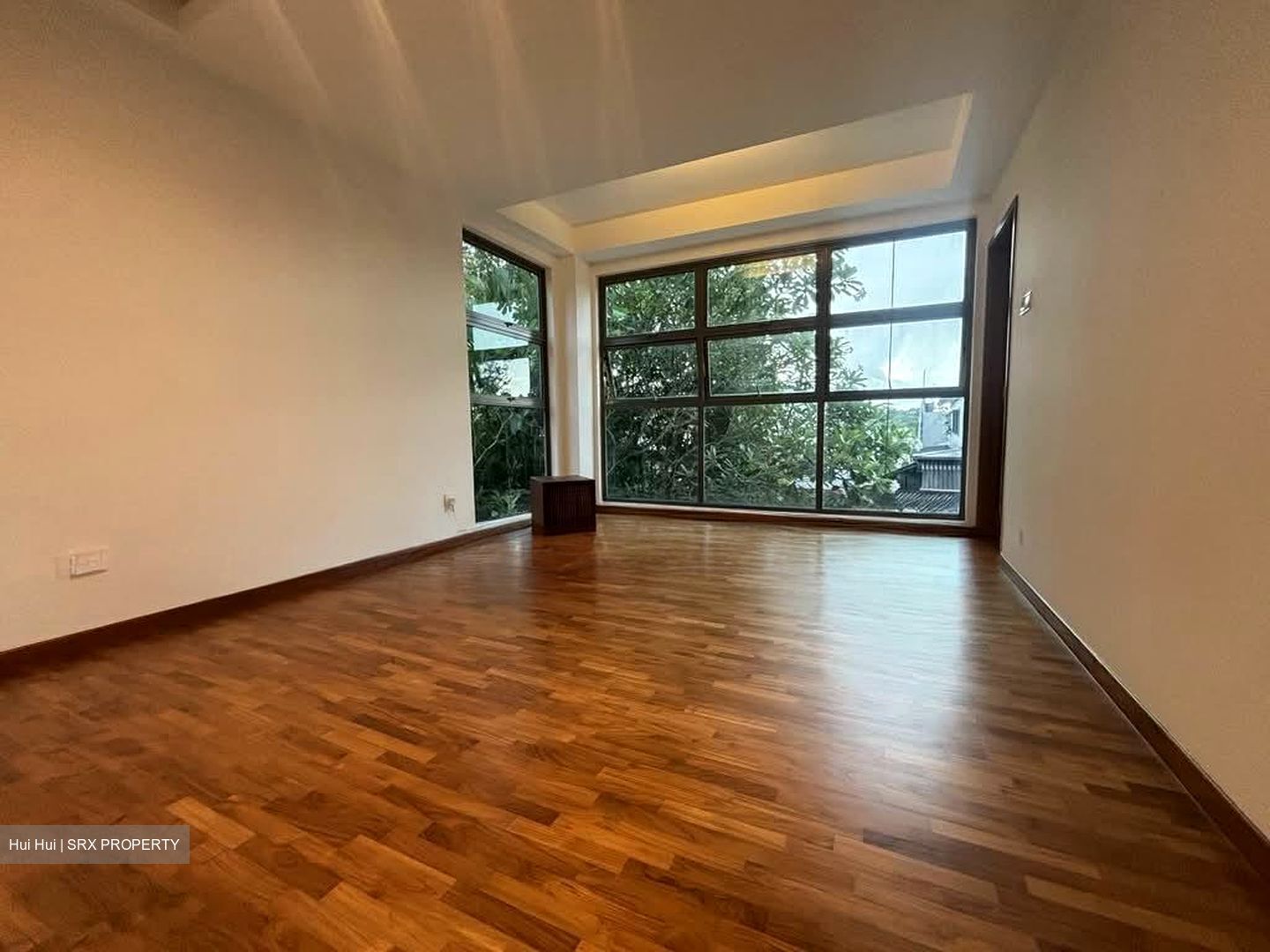 Sixth Avenue (D10), Terrace #549973971
